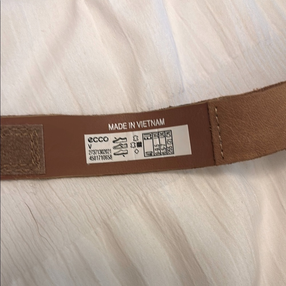 Ecco Flowt Tan and Cream Sandals- size EU 40 (US 9-9.5) - Picture 6 of 9